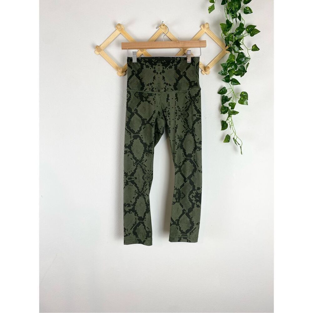 LULULEMON | Wunder Under Crop III Full On Luon in Ziggy Snakeskin Green Leggings